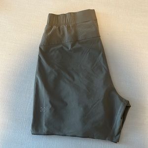 Men’s surge run shorts